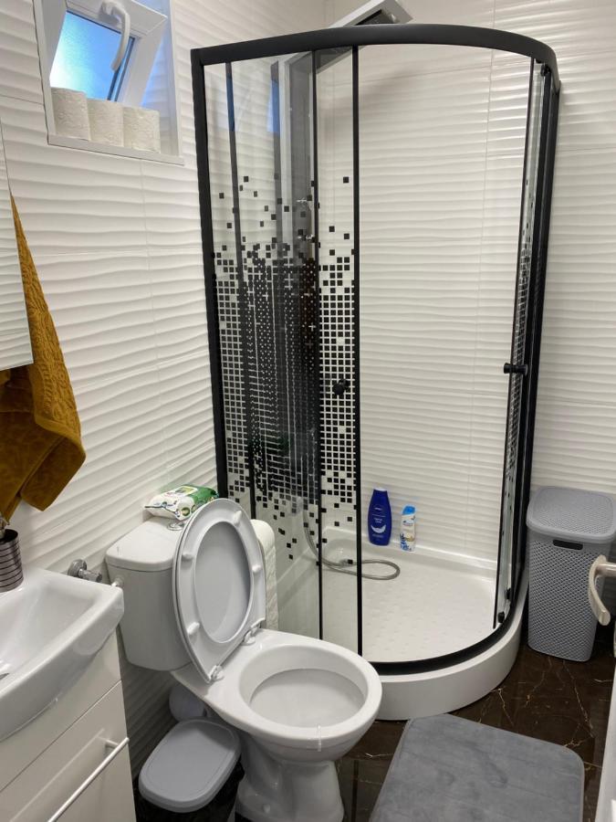Appartamento Amazing 1 bed Flat Craiova Esterno foto
