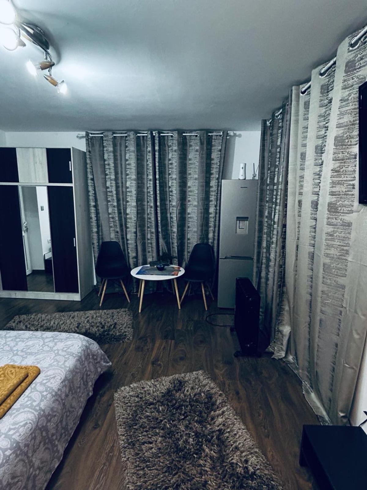 Appartamento Amazing 1 bed Flat Craiova Esterno foto